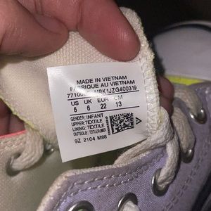 Toddler girl converse size 6 only worn a couple of times